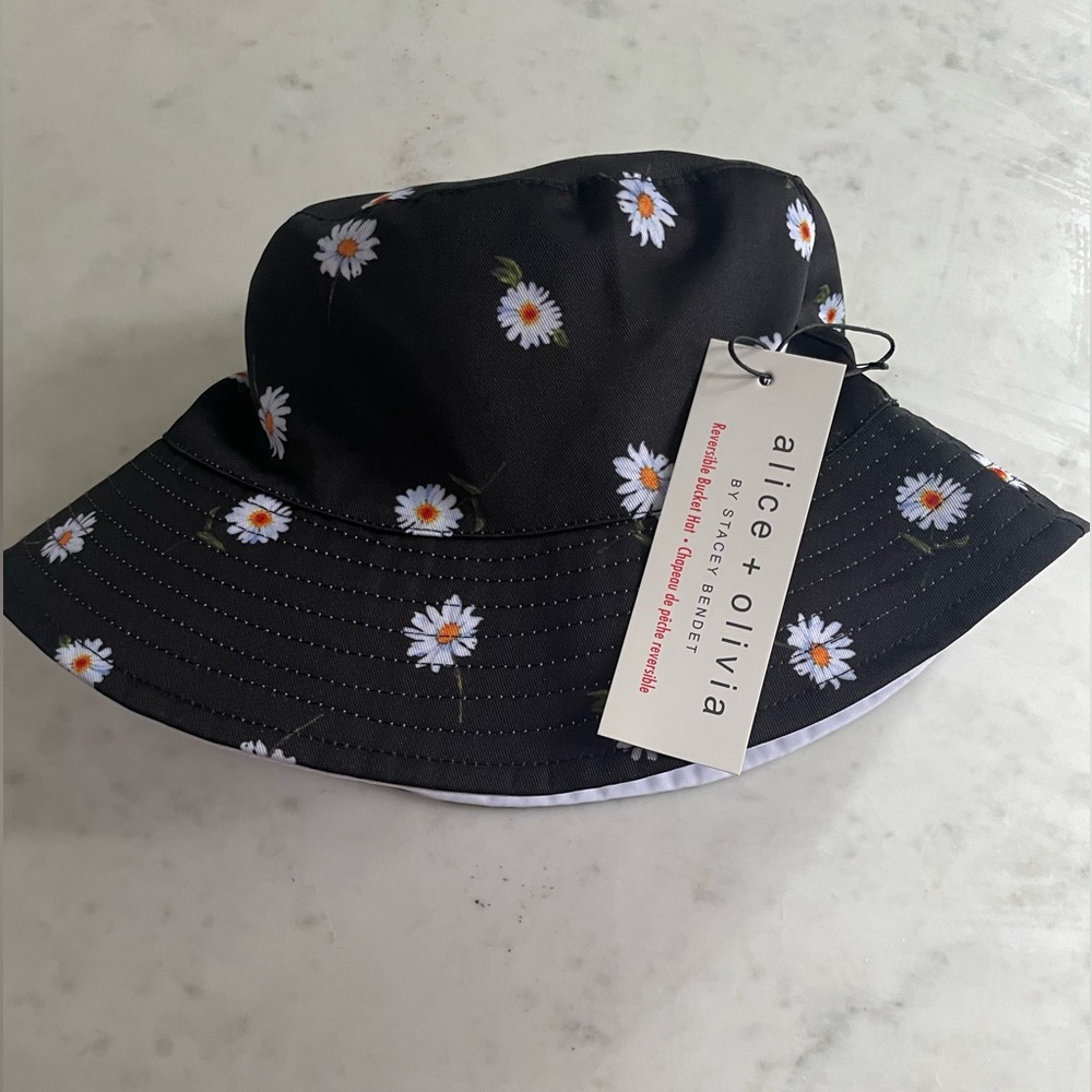 Alice & Olivia Reversible Bucket Hat - Daisy Print - New